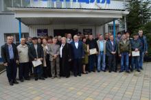 Казаков Апшеронского РКО, являющихся ветеранами МВД, поздравили и вручили им памятные подарки.